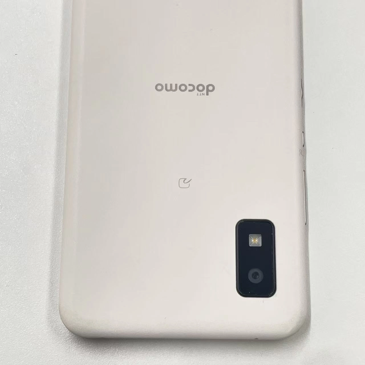 AQUOS wish2 64GB ホワイト SH-51C docomo版SIMフリー