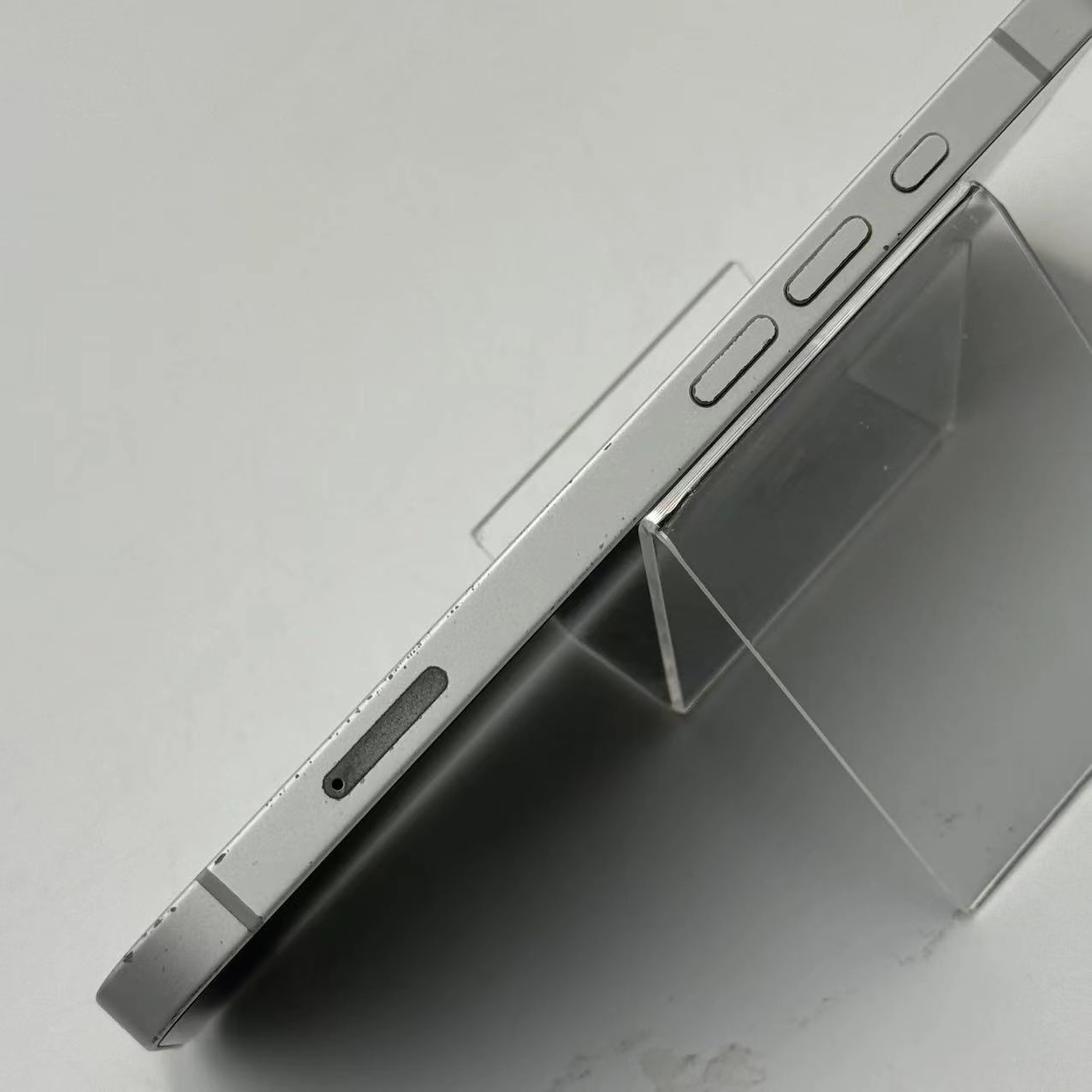 iPhone 16e 256GB ホワイト MD1W4J/A AU版SIMフリー au