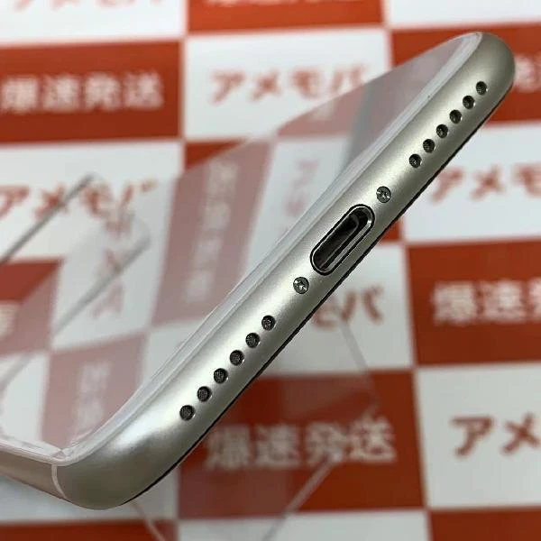 iPhoneSE 第3世代 docomo版SIMフリー 128GB MMYG3J/A A2782 新品同様