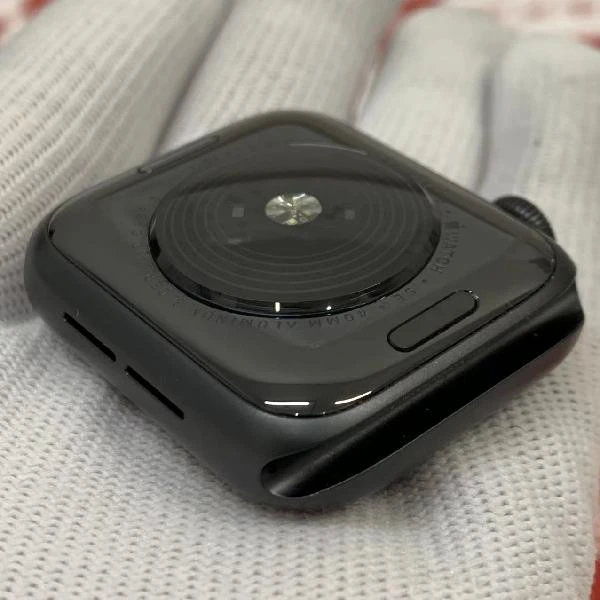 Apple Watch SE GPSモデル  40mm A2351