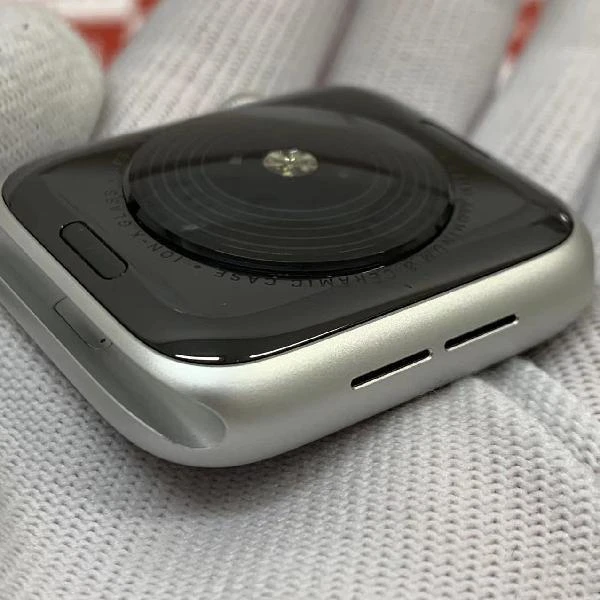 Apple Watch SE GPSモデル  44mm MYDQ2J/A A2352