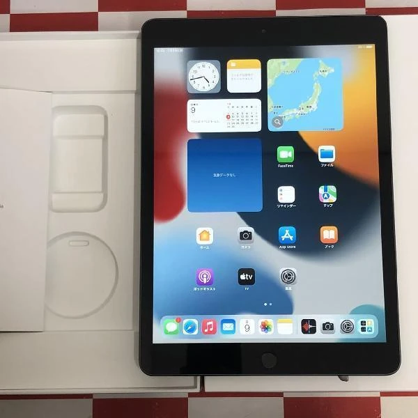 iPad 第8世代 Wi-Fiモデル 32GB MYL92J/A A2270 ほぼ新品