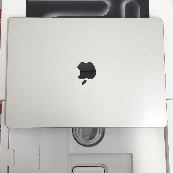 MacBook Pro 14インチ Late 2023 M3  8GB 512GB A2918 極美品
