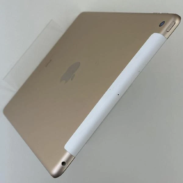 iPad 第5世代 32GB ゴールド docomo版SIMフリー MPG42J/A 美品