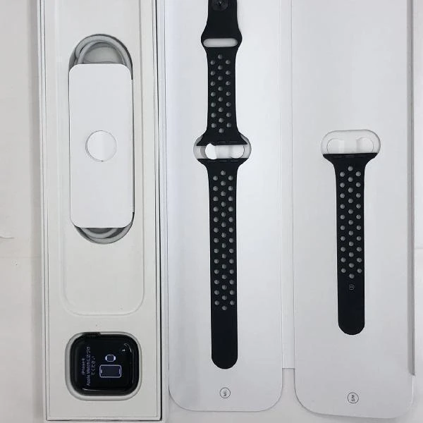 Apple Watch Series 8 GPSモデル 32GB MNPC3J/A A2770