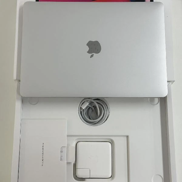 MacBook Pro 13インチ M1 2020  8GB 256GB A2338 極美品 シルバー