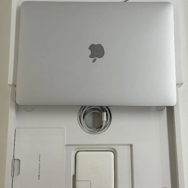 MacBook Pro 13インチ 2020 Thunderbolt 3ポートx2  1.4GHz Core i5 8GB 256GB A2289 シルバー
