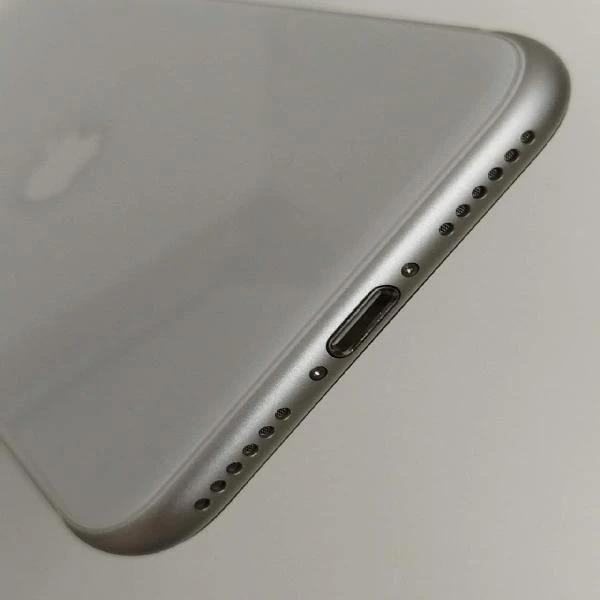 iPhoneSE 第2世代 SoftBank版SIMフリー 64GB MHGQ3J/A A2296 極美品 ホワイト