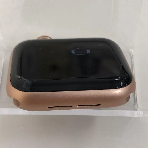 Apple Watch SE GPSモデル 32GB MKQ03J/A A2351 新品同様