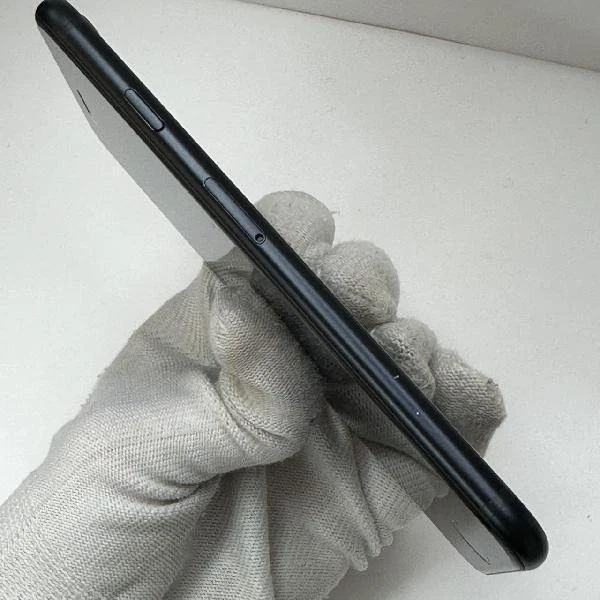 iPhoneSE 第3世代 au版SIMフリー 64GB MMYC3 J/A 美品