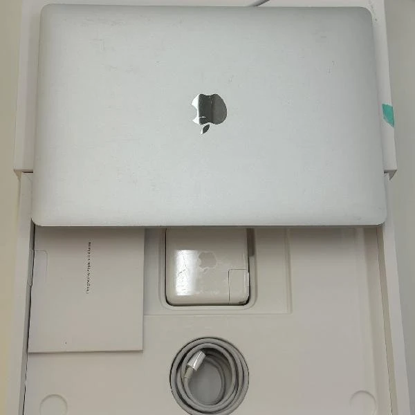 MacBook Pro 13インチ 2020 Thunderbolt 3ポートx4  2GHz Core i5 16GB 512GB A2251 シルバー