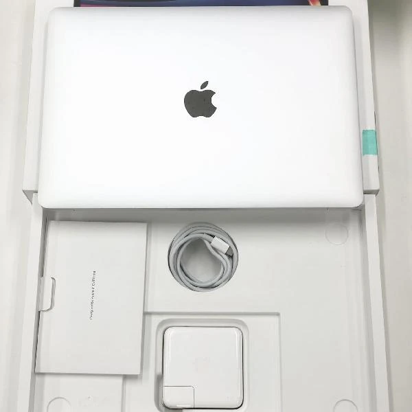 MacBook Pro 13インチ M2 2022  16GB 256GB A2338 新品同様 シルバー