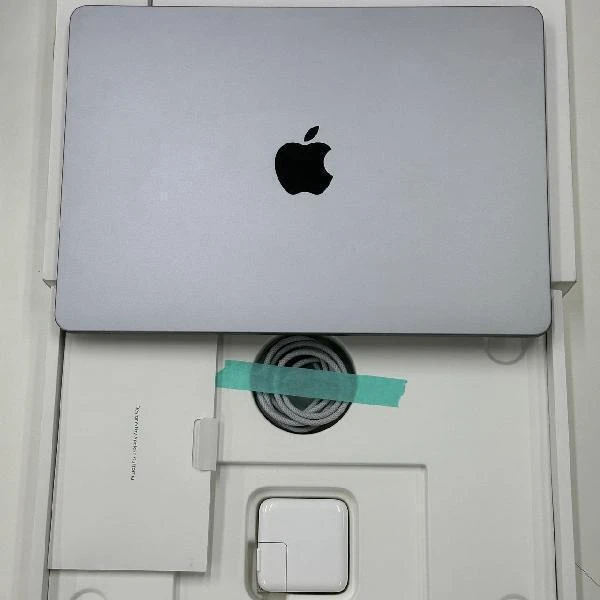 MacBook Air 13インチ M3 2024  8GB 256GB A3113 新品同様 スペースグレイ