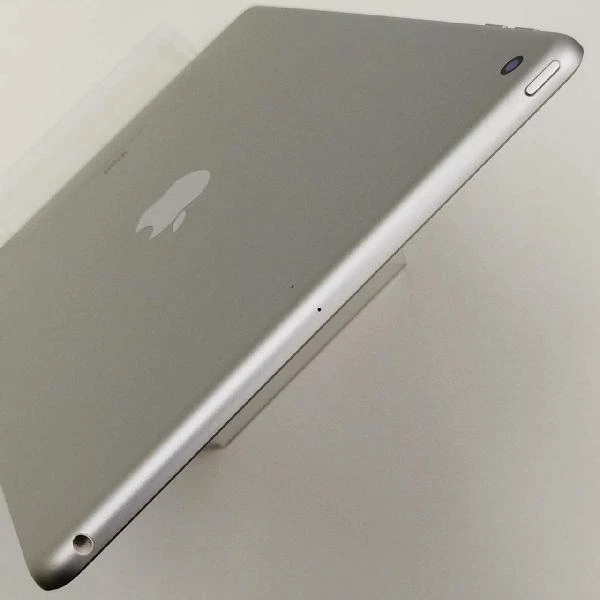 iPad 第5世代 Wi-Fiモデル 32GB MP2G2J/A A1822 極美品