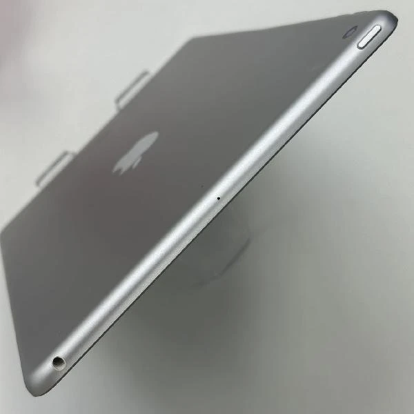 iPad 第8世代 Wi-Fiモデル 32GB MYLA2J/A A2270 極美品