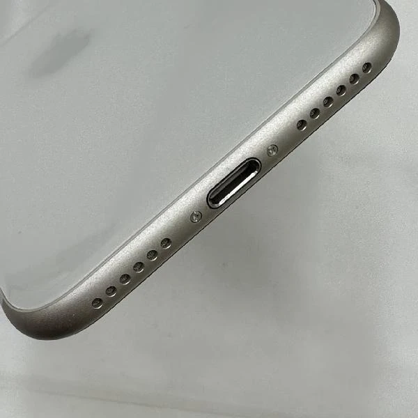 iPhoneSE 第3世代 docomo版SIMフリー 64GB MMYD3J/A A2782 新品同様