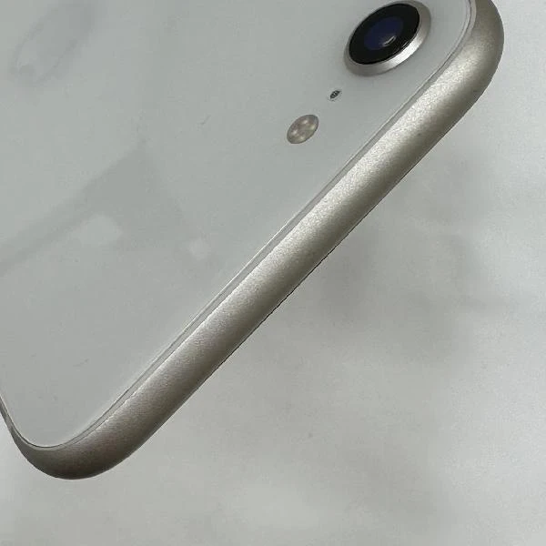 iPhoneSE 第3世代 docomo版SIMフリー 64GB MMYD3J/A A2782 新品同様