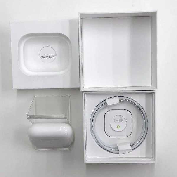 AirPods Pro MagSafe対応  MLWK3J/A ホワイト