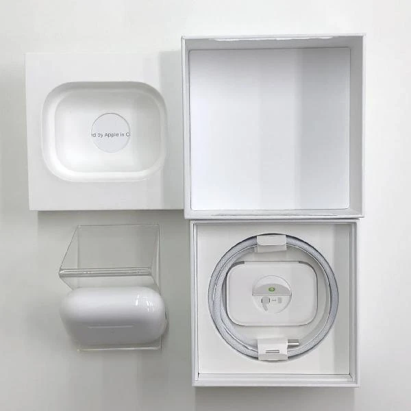 AirPods Pro 第2世代 USB-C MTJV3J/A  MTJV3J/A 新品同様 ホワイト