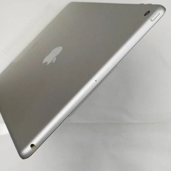 iPad 第7世代 Wi-Fiモデル 32GB MW752J/A A2197 極美品