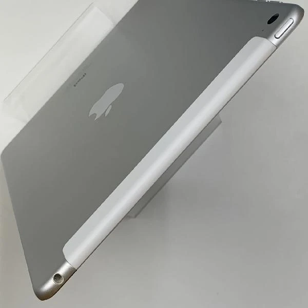 iPad Air 第2世代 docomo 128GB MGWM2J/A A1567 シルバー