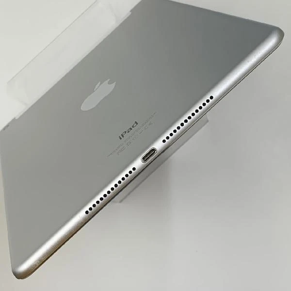 iPad Air 第2世代 docomo 128GB MGWM2J/A A1567 シルバー