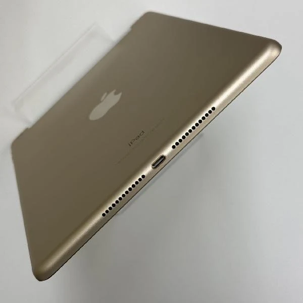 iPad 第5世代 docomo版SIMフリー 32GB MPG42J/A 訳あり品