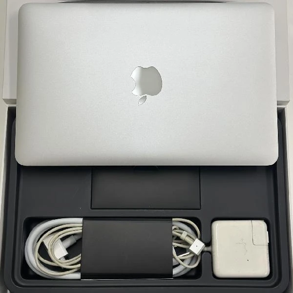 MacBook Air 11インチ Mid 2013  1.3GHz Core i5 4GB 256GB A1465 美品 シルバー