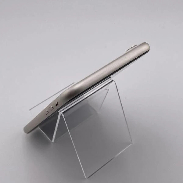 iPhoneSE 第3世代 Apple版SIMフリー 64GB MMYD3J/A A2782