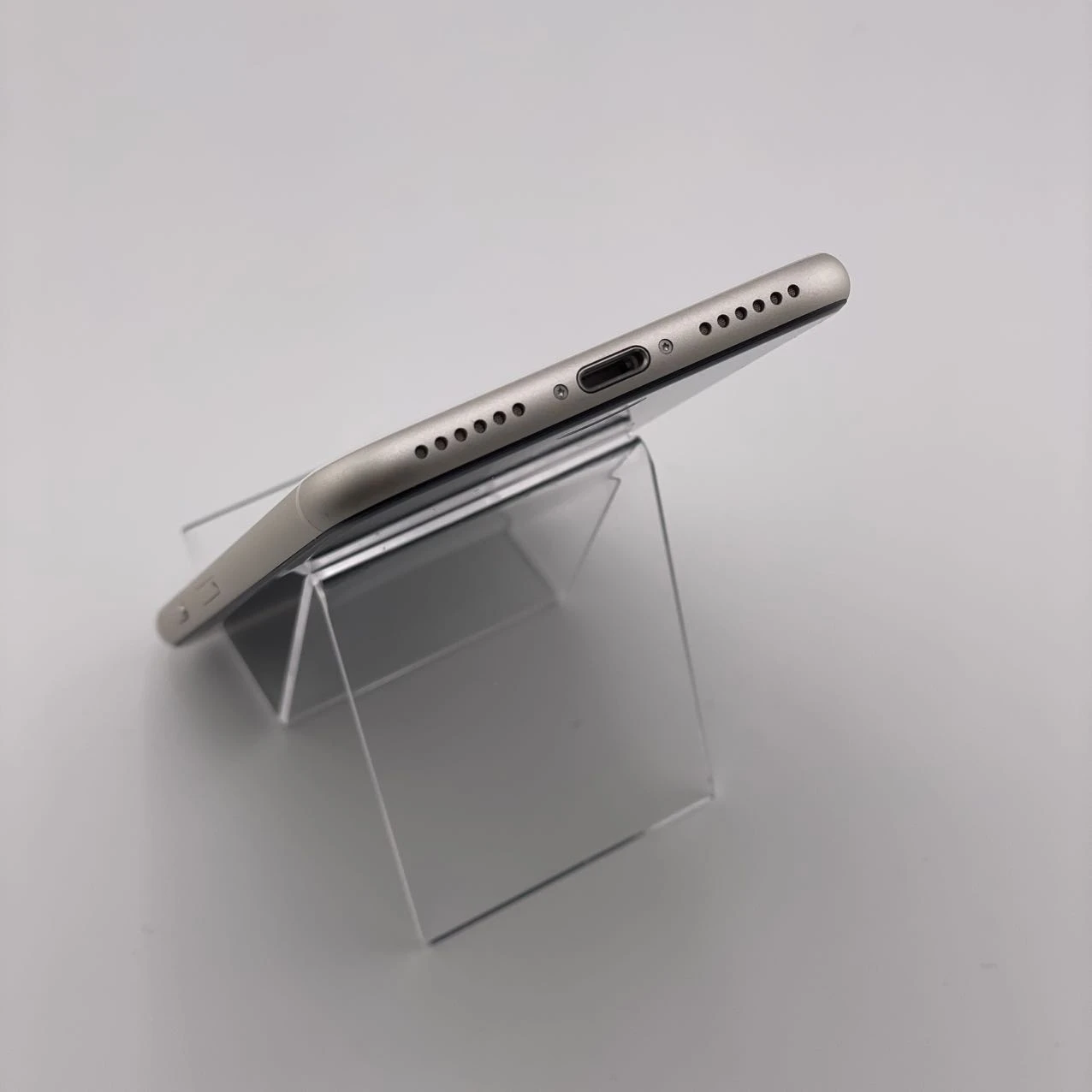 iPhoneSE 第3世代 Apple版SIMフリー 64GB MMYD3J/A A2782