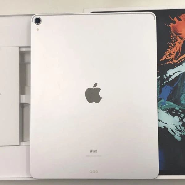 iPad Pro 12.9インチ 第3世代 Wi-Fiモデル 64GB MTEM2J/A A1876 シルバー