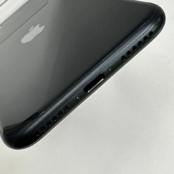 iPhoneSE 第3世代 海外版SIMフリー 64GB MMX53LL/A A2595 新品同様