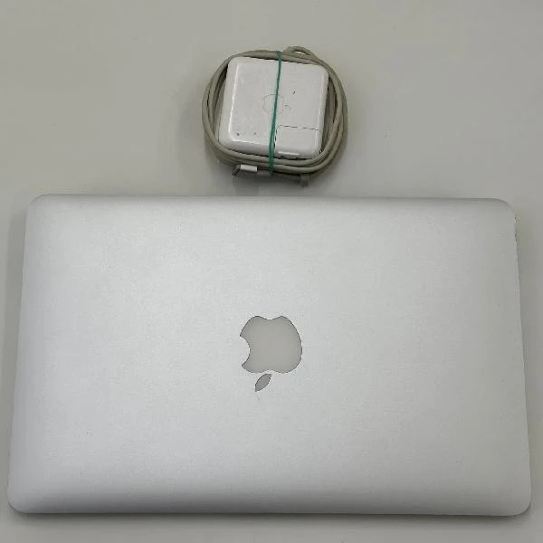 MacBook Air 11インチ Early 2015  1.6GHz Core i5 4GB 128GB A1465 シルバー