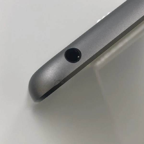 iPad 第6世代 Wi-Fiモデル 32GB MR7F2CH/A A1893 訳あり品