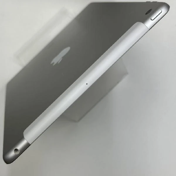iPad 第7世代 32GB シルバー docomo版SIMフリー MW6C2J/A