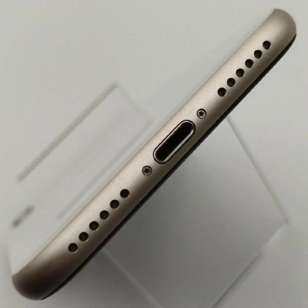 iPhoneSE 第3世代 docomo版SIMフリー 64GB MMYD3J/A A2782 極美品