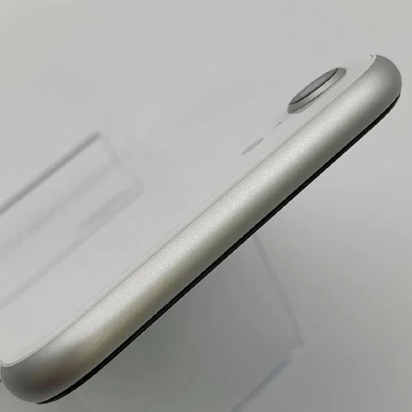 iPhoneSE 第2世代 docomo版SIMフリー 256GB MXVU2J/A A2296 極美品 ホワイト