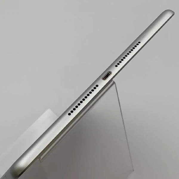 iPad 第5世代 docomo版SIMフリー 32GB MP1L2J/A A1823　美品