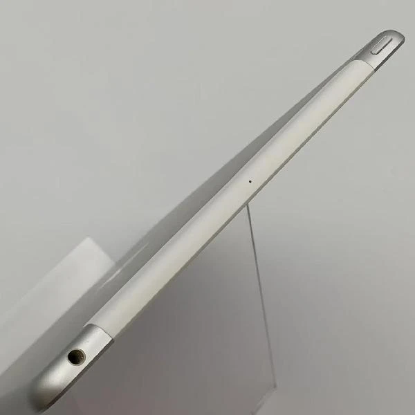 iPad 第5世代 docomo版SIMフリー 32GB MP1L2J/A A1823　美品