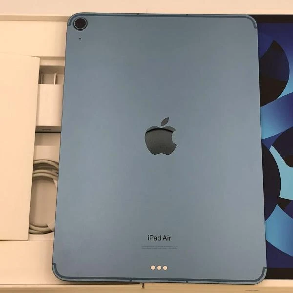 iPad Air 第5世代 docomo版SIMフリー 256GB MM733J/A A2589 ブルー