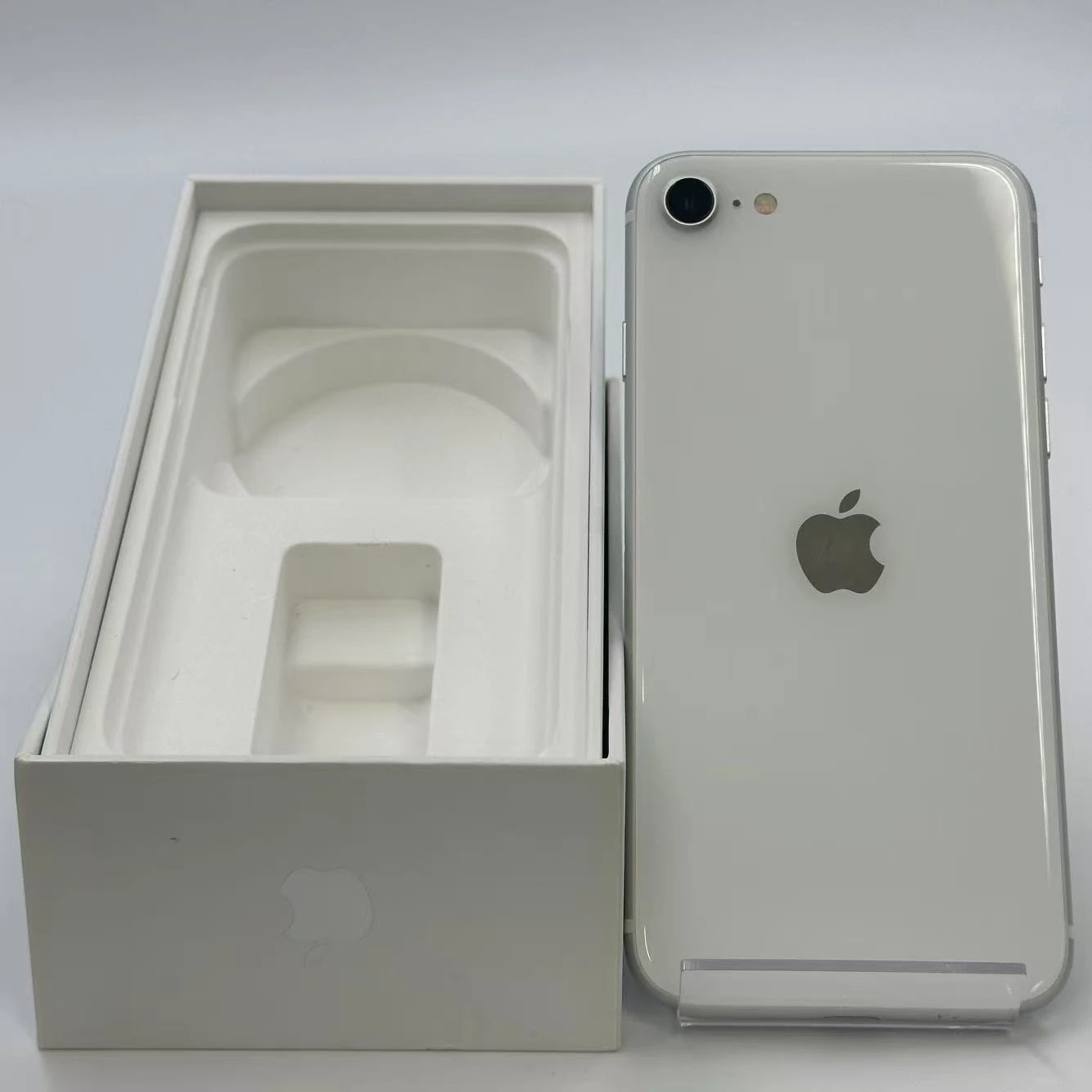 iPhoneSE 第2世代 256GB ホワイト MXVU2J/A docomo版SIMフリー