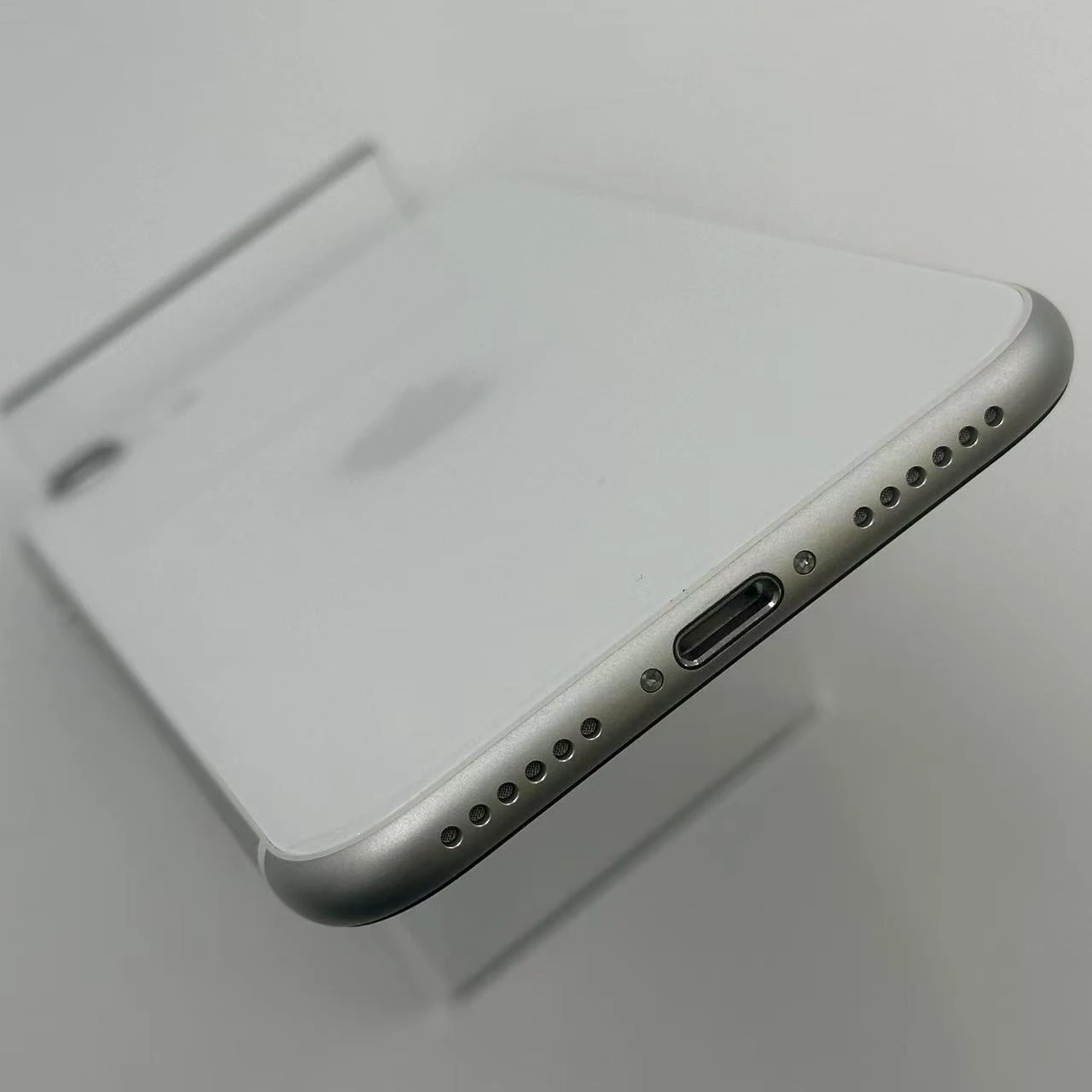 iPhoneSE 第2世代 256GB ホワイト MXVU2J/A docomo版SIMフリー