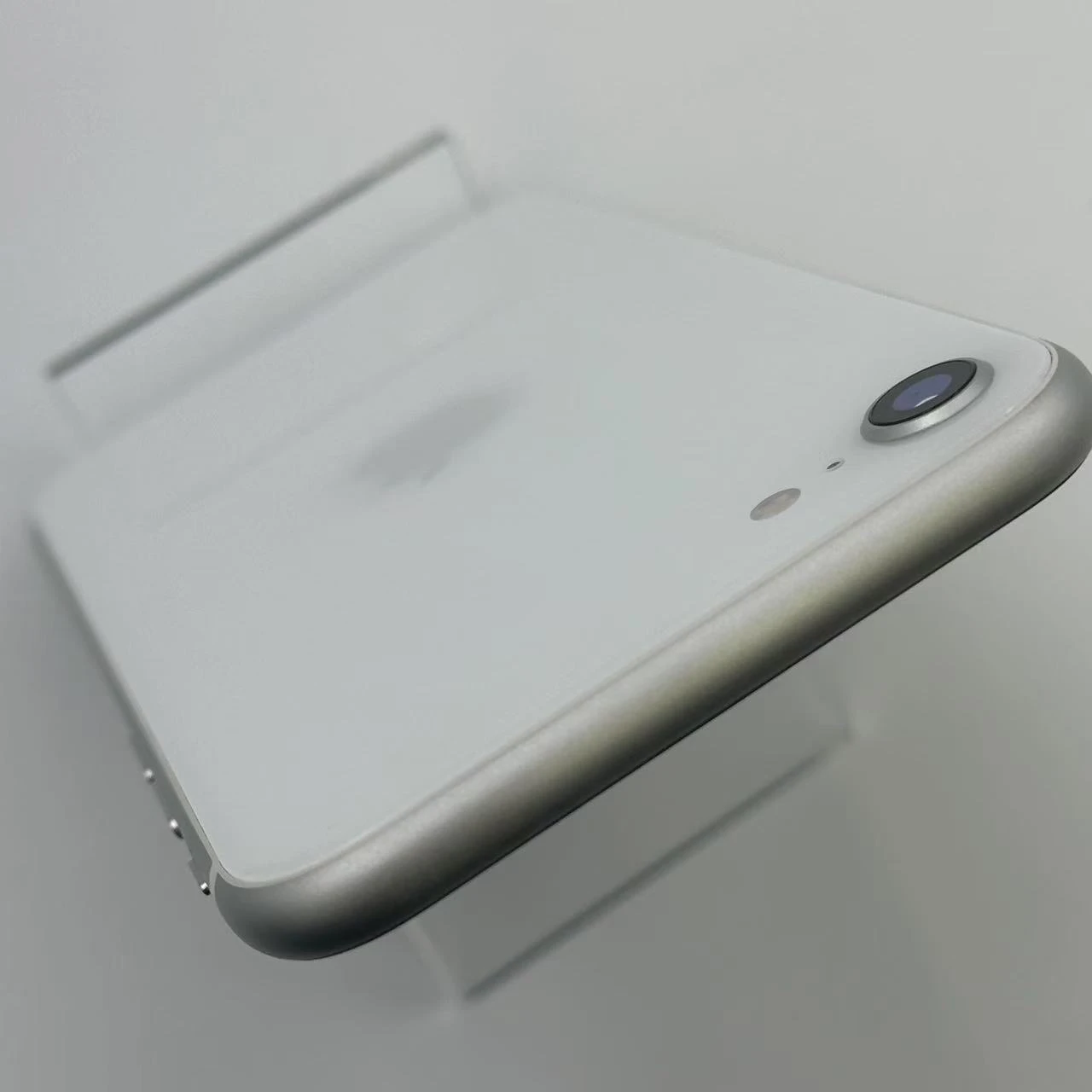 iPhoneSE 第2世代 256GB ホワイト MXVU2J/A docomo版SIMフリー