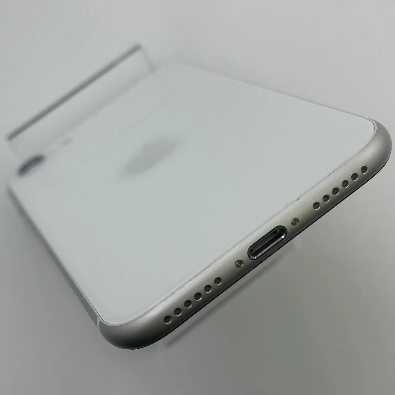 iPhoneSE 第2世代 256GB ホワイト MXVU2J/A docomo版SIMフリー