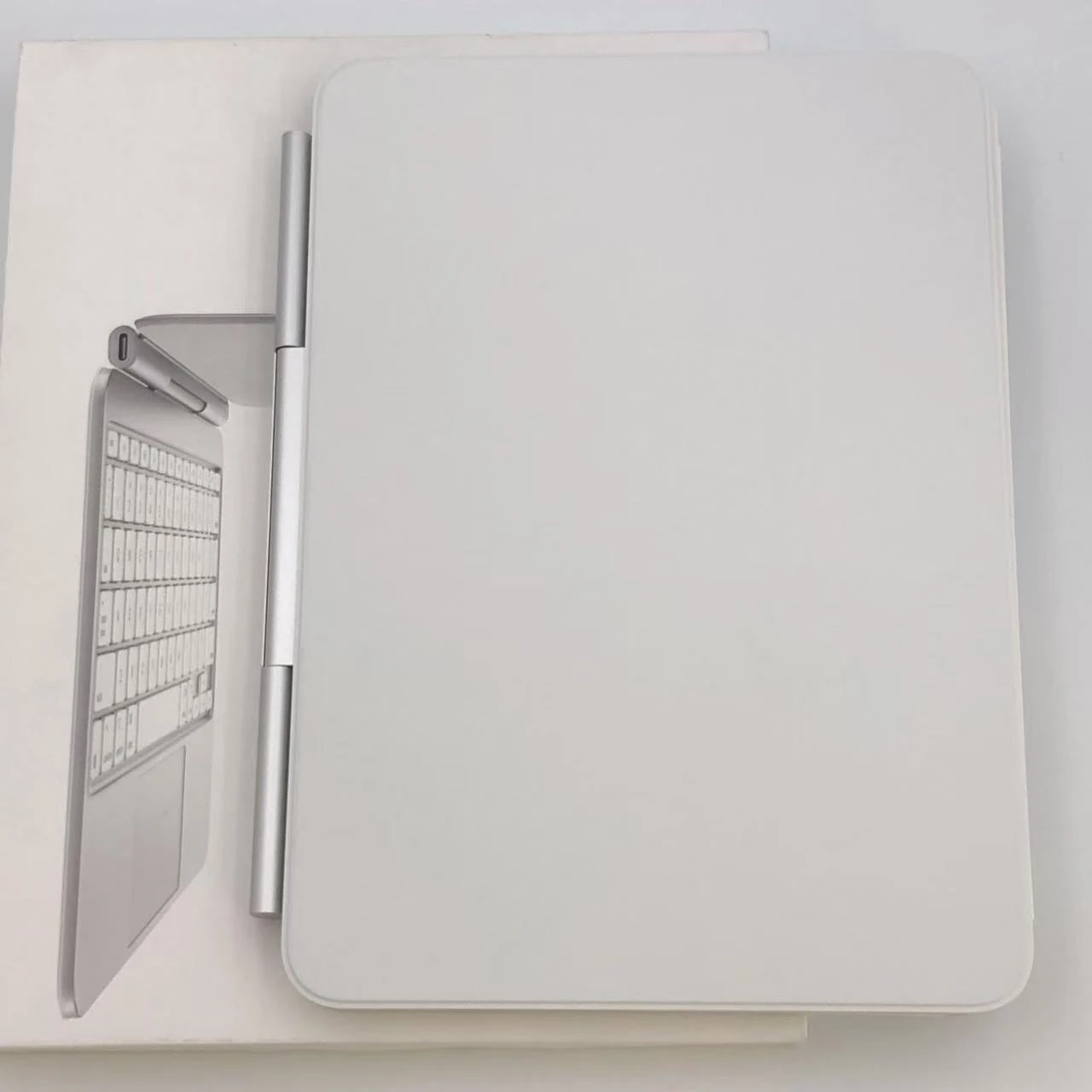 Apple Magic Keyboard iPad Pro 11インチ(第5世代)用 ホワイト　MWR03LL/A 英語（US）