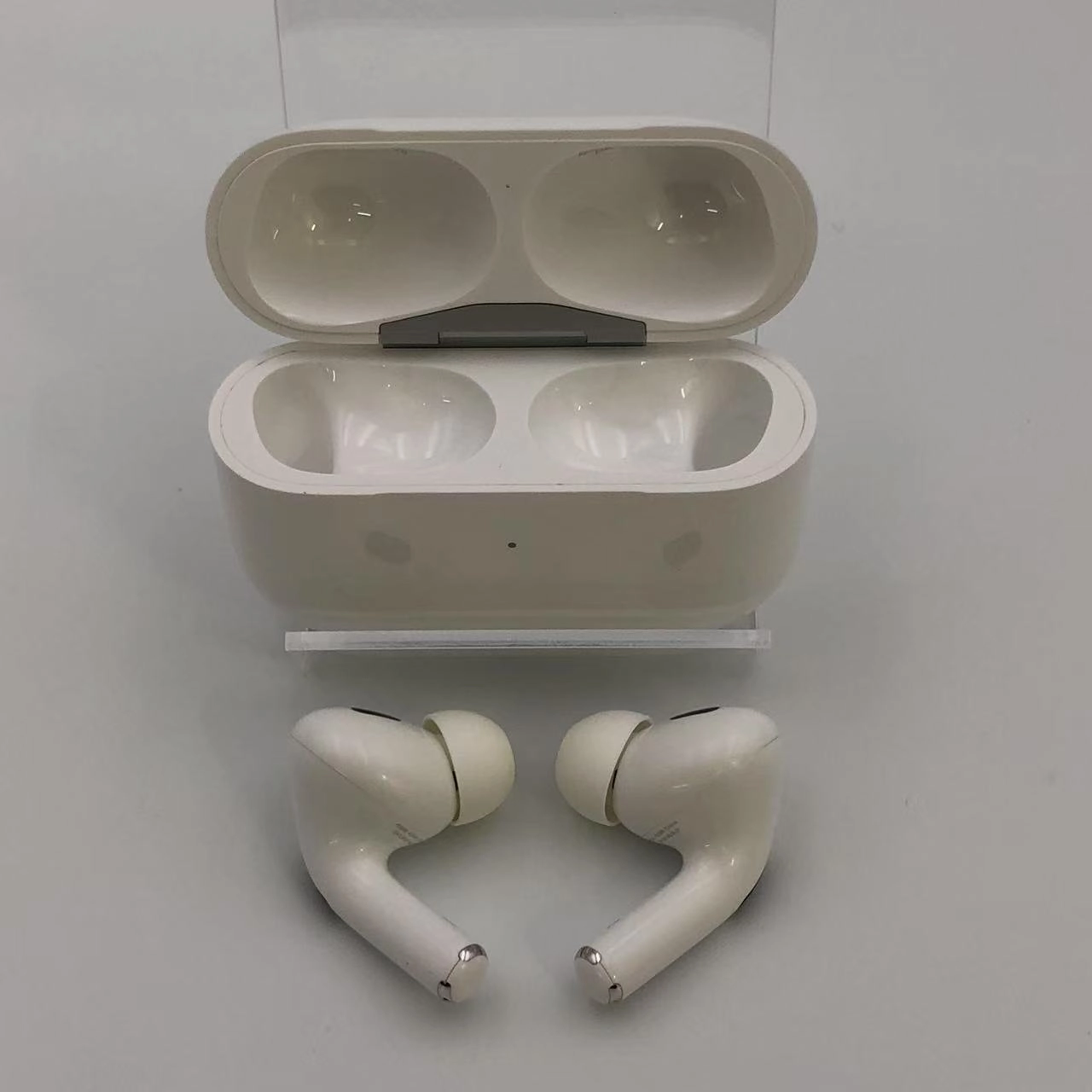 Airpods Pro 第2世代 ー ホワイト MQD83J/A