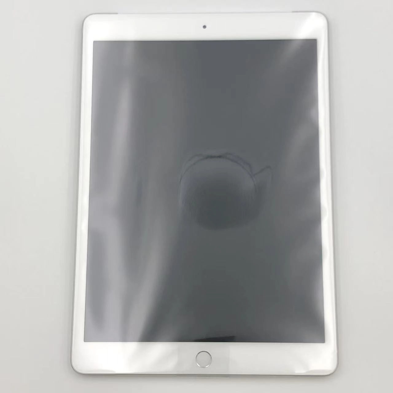 iPad 第8世代 Wi-Fi+Cellularモデル 32GB シルバー MYMJ2J/A docomo版SIMフリー
