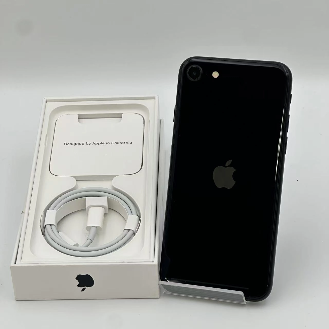 iPhoneSE 第3世代 64GB ミッドナイト MMYC3J/A Apple版SIMフリー 極美品