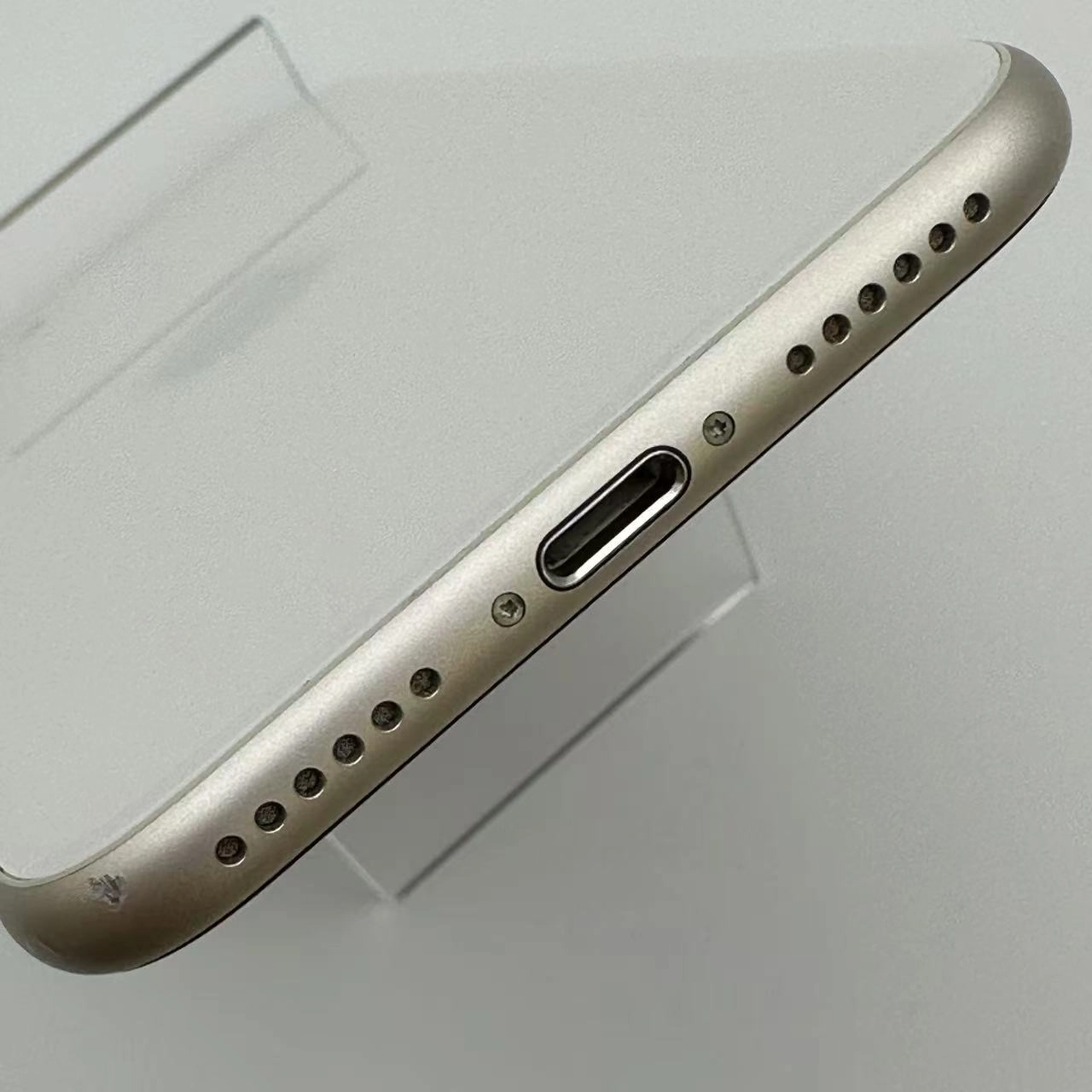 iPhoneSE 第3世代 64GB スターライト MMYD3J/A SoftBank版SIMフリー 美品