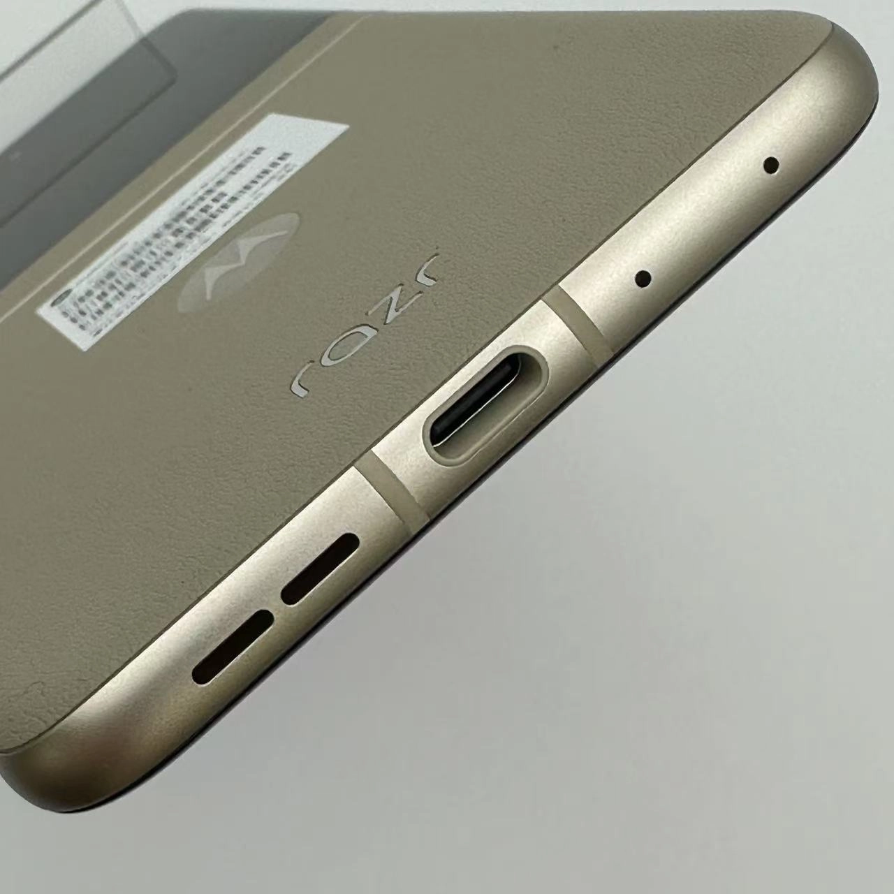 motorola razr 50 512GB サンドクリーム XT2453-2 海外版SIMフリー 新品同様 12GB/512GB